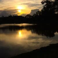 Pelangi bisa dilihat dalam posisi berlawanan dengan posisi matahari. Lake Tmn Pelangi Indah Jalan Delima 1 1