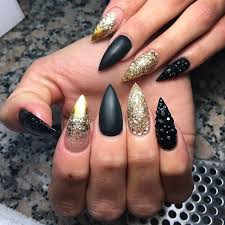 Gold Black And Glitter Nails Gold Nail Nails Nailart Naildesign Nailstagram Nailpromote Nailpolish Notpolish Gold Black Glitter Dusseldorf Gold Nails Stylish Nails Indigo Nails