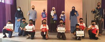 Operator yayasan bisa berasal dari operator sekolah pada suatu yayasan, dengan diberikan sk yang diterbitkan oleh yayasannya. Yayasan Pendidikan Hidayah Beri Bantuan Mask Kepada Pelajar Kurang Berkemampuan Di Sekolah Kebangsaan Kampung Maju Jaya Yayasan Pendidikan Hidayah