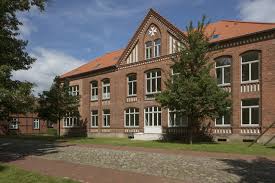 Das haus bodelschwingh ist ein wasserschloss im dortmunder stadtteil bodelschwingh, der zum stadtbezirk mengede gehört. Pflege Wohngemeinschaft Bodelschwingh Haus Ludwigslust Feddersen Architekten
