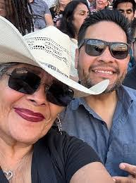 Darlene Deleon's Instagram, Twitter & Facebook