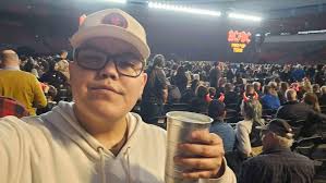 Introduction and photo sharing in a community