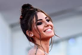 Love island italia è un dating reality interattivo che vede un gruppo di single partire per una vacanza alle canarie, alla ricerca dell'anima gemella. Love Island Italia Tutto Sul Programma Di Giulia De Lellis