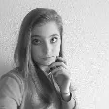 Lisa Quade's Instagram, Twitter & Facebook