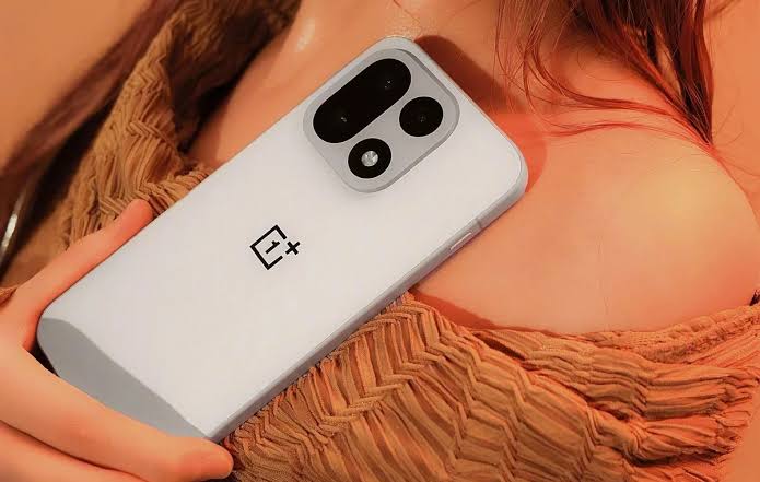 OnePlus Flagship Mobile at Best Mobile Shop in Aakhriya Chowk Sadri