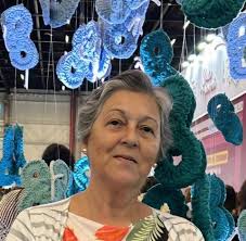 A simpática Dona Norma colorindo o nosso bairro 🌼🌸 . 📷 Ana Carillo