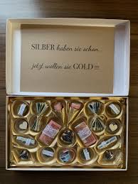 Hier finden sie zur goldenen hochzeit sprüche, schöne worte und besondere texte zum 50. Pralinen Geldgeschenk Zur Silberhochzeit Geldgeschenke Silberhochzeit Geldgeschenk Goldene Hochzeit Geschenkideen Silberhochzeit