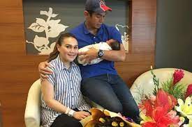 Menurut elena, sebagai bapa kepada anak mereka, khalifa fahrel yang kini berusia 7 tahun, fahrin tidak pernah menunjukkan sisi garang kecuali tegas. Fahrin Ahmad Belajar Teknik Jaga Bayi Di Youtube Hiburan Mstar