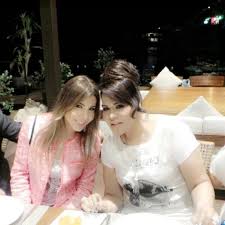 الملكه و نانسي Flower Girl Dresses Wedding Dresses Flower Girl