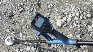 The gold monster 1000 is a traditional vlf detector utilizing a single vlf frequency of 45khz. Gold Monster 1000 Test Quick Review Part 1 Youtube