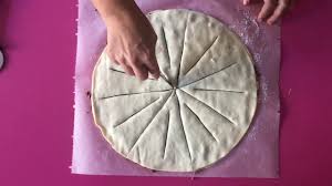 Ho voluto farcirla con i profumi del natale, cioccolato, cannella zenzero, frutta secca, ma la stessa idea può essere sviluppata nella versione salata magari con una tapenade di. Stella Di Natale Golosa Youtube