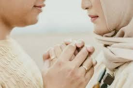 Budaya menghargai dan membalas jasa ibu bapa kerana yakin bahawa restu ibu bapa ialah kunci kebahagiaan hidup dan keberkatan rezeki. Jasa Ibu Bapa Tidak Terkira Ketahui Bagaimana Untuk Membalasnya