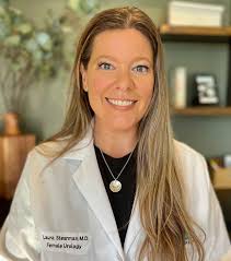 Laura Stearman's Instagram, Twitter & Facebook