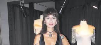 Birce akalay, 'siyah beyaz aşk'ın tanıtım çekimlerinde dövmelerini fotoşopla sildirdi. Anlamli Dovme Takvim