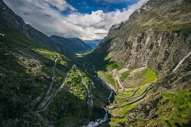 Hiking in trollstigen trollstigen is a great starting point for some of the greatest hikes in romsdalen, summer and spring. Trollstigen Norwegen Geo
