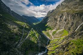 Trollstigen (de) media related to trollstigen (trollstigveien) mountain pass, a section of county road (fylkesvei) 63. Trollstigen Norwegen Geo