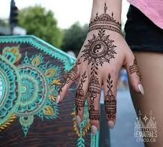 Yin Yang Mehendi Design In 2020 Henna Tattoo Designs Cute Henna Hand Henna