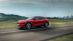 Perhaps 'muscle car' springs to mind, or even 'motown', given that the music and the mustang originated from that automotive mecca. Der Aktuelle Ford Mustang Mach E 2021 Fordfan De