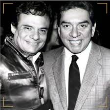 Marco Antonio Muñiz | Recordando al Príncipe de la canción Hoy quiero compartir algunas fotos de momentos en los que tuve el honor de compartir el escenario con... | Instagram