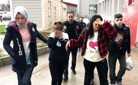 Ile ilgili yerel haberler mynet'te. Adana Da Uyusturucu Operasyonunda Yakalanan 7 Zanlidan 3 U Tutuklandi Son Dakika Haberleri