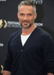 Paix et amour dans les commentaires, sinon bye bye! Philippe Bas