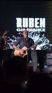 Gracias a la música por permitirme ir “dejando huellas”, expresando mi amor  y admiración por esta tierra y su gente. Feliz día de la  chamarrita!!🪗🎸🎤, #chamarrita #diadelachamarrita #litoral