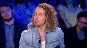 Le chanteur est ensuite revenu sur leur rencontre lors de l'émission nouvelle star, que présentait à l'époque virginie efira. Julien Dore Tres Amoureux De Virginie Efira Pendant Nouvelle Star Video Dailymotion