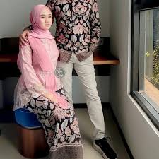 Ketika mendengar istilah baju kondangan, pasti yang muncul di benak kita adalah kebaya. Jual Kebaya Modern Batik Couple Brukat Baju Kondangan Pesta Model Kekinian Dusty Kab Pekalongan Saputri Batik Tokopedia