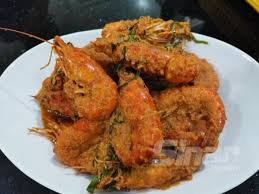 Daripada yang kecil sehinggalah yang dewasa, semuanya amat menyukai hidangan udang masak diraja ini. Rendang Udang Galah Penambat Selera Mb Perak