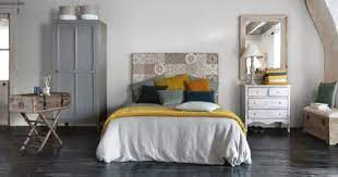 Coussin rectangulaire tendance et chic à la couleur vif. Coussin En Velours Vert Emeraude 45x45 Maisons Du Monde