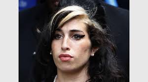 Drogen, tot, alkohol ▪ abonnieren: Starb Allein Amy Winehouse Lag Stundenlang Tot In Ihrem Bett Leute Bild De