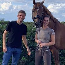 Maybe you would like to learn more about one of these? Bayern Munchen Bild Erklart Das Pferde Business Von Thomas Und Lisa Muller Bundesliga Bild De