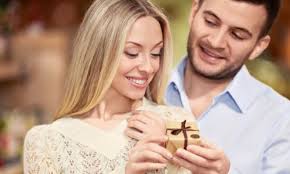 Man giving gift to his pregnant wife. 5 Wonderful Gifts For Your Wife On First Night