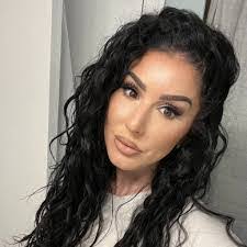 Tabitha Cronin's Instagram, Twitter & Facebook