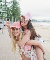 From friendship goals to dreamy love, why it is a classic! Friendship Friendship Goals And Girls Image 6467525 On Favim Com