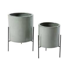 2 Pots En Ceramique Verte Et Metal Noir H43 Maisons Du Monde Pots En Ceramique Fauteuil Bas De Jardin Mobilier De Salon