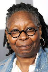 Whoopi goldberg's absence from the view (she's sick, they say) since the day after they announced her as an oscar presenter+the fact that she's the only previous oscar host listed as a presenter+she. Whoopi Goldberg Starportrat News Bilder Gala De