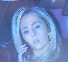 Got to the club in her taxi cab, and everybody was looking at her. 🔥 Miley  Cyrus was spotted in NYC.