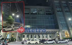 Rumah ngaji, rumah najib, rumah najib diserbu, rumah najib kena serbu, rumah najib d serbu polis, rumah najib kena selongkar, random image. Update Polis Geledah Satu Lagi Kediaman Najib