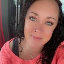 Aldi shoppers bonding over shared experiences in Tennessee