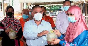 Kekurangtahuan masyarakat tentang makanan yang berkolesterol membuat banyak masyarakat tidak menghindarinya. Perak Mb To Observe 14 Day Quarantine After Close Contact With Covid 19 Patient