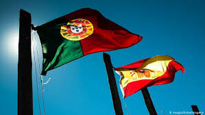 Aktuelle flagge portugals mit informationen, einschließlich grundinformationen zu portugal, den die portugiesische flagge besteht aus einem grünen und einem roten streifen sowie einem. Eu Mahnt Spanien Und Portugal Aktuell Europa Dw 03 07 2016