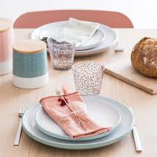 Assiette Plate En Faience Blanche Et Bleue Lilly Maisons Du Monde Assiettes Plates Assiette A Dessert Assiette