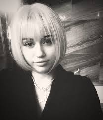 A variety of miley cyrus' hairstyles ranging from platinum blonde to blonde tips are fashionable and interesting for divas the post top stunning hairstyles of miley cyrus to rock in 2020 appeared first on beequeen hair. Miley Cyrus In A Short Blond Wig Pictures Popsugar Celebrity