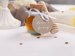 Kleine Honig Glaser Mit Loffel Als Besonderes Gastgeschenk Gastgeschenke Geschenke Gastgeschenke Hochzeit