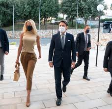 Olivia paladino e il premier giuseppe conte stanno insieme da molti anni. La Fidanzata Del Premier Il Borsone Misterioso E Il Servizio Delle Iene Che Non Esce Open