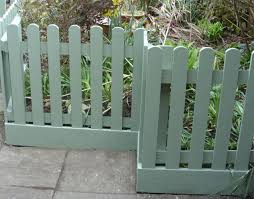 Planed Round Topped Pickets With A Retaining Gravel Board In Cuprinol Shades Willow Garden Fence Paint Small Garden Fence Garden Fence Art