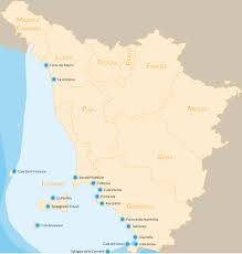 Nella pineta della celebre villa la versiliana, a marina di pietrasanta, possibile punto di inizio di un itinerario romantico le bianche cime di marmo delle alpi apuane, il mare di forte dei marmi e di viareggio, i borghi della valle di camaiore, lucchio, arroccato. Le 17 Spiagge Piu Belle Della Toscana