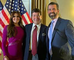 He has never disclosed any information regarding him being married, engaged, or dating. Mark Simone