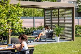 Selbst gebauter überdachter diy pavillon sitzplatz im garten aus holz mit tisch und. Pergola Vom Profi Im Aargau Zebra Gartenbau